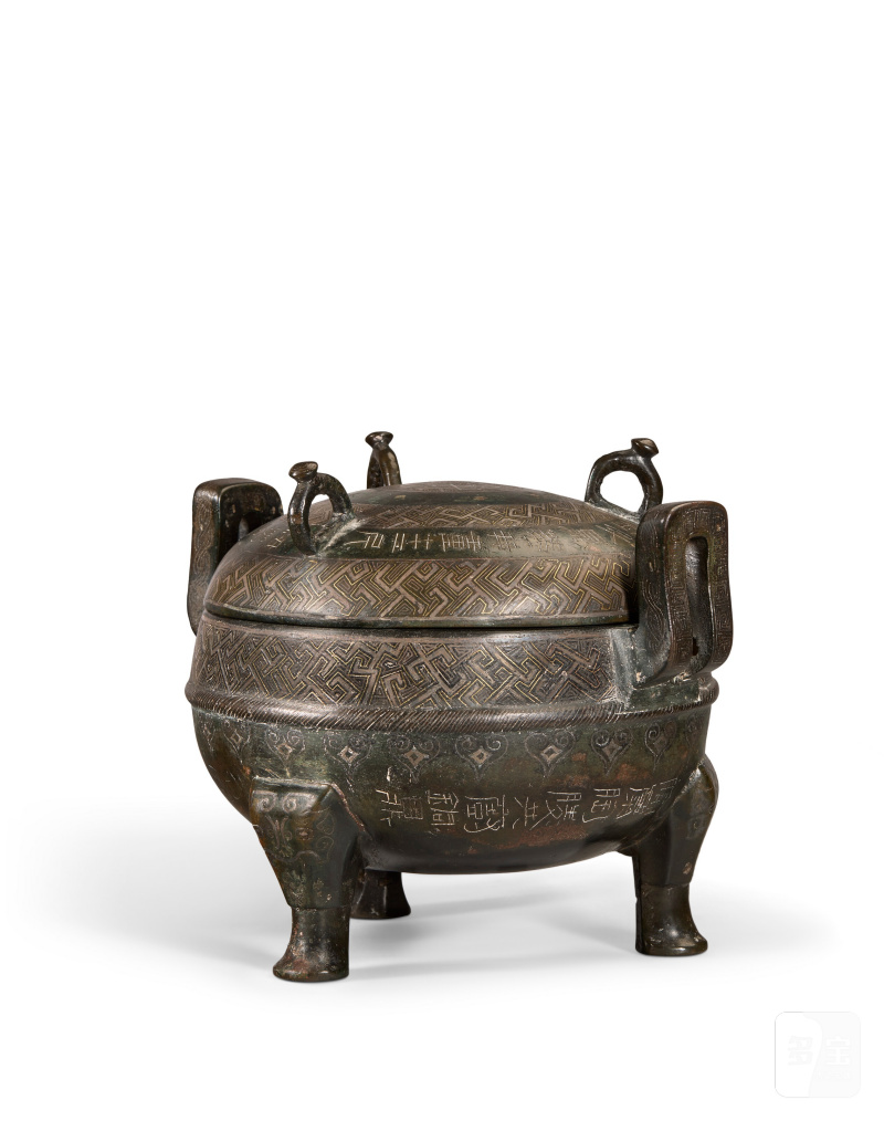 BRÛLE-PARFUM COUVERT TRIPODE ARCHAÏSANT EN BRONZE INSCRUSTÉ D'OR ET D'ARGENT, DING  CHINE, DYNASTIE Qing (1644-1911) - 图4